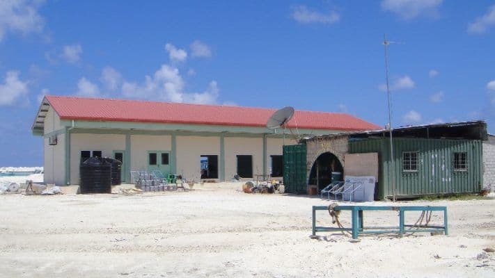 pic-20120415-solar-pv-experts-dhiffushi-11-711x400.jpg