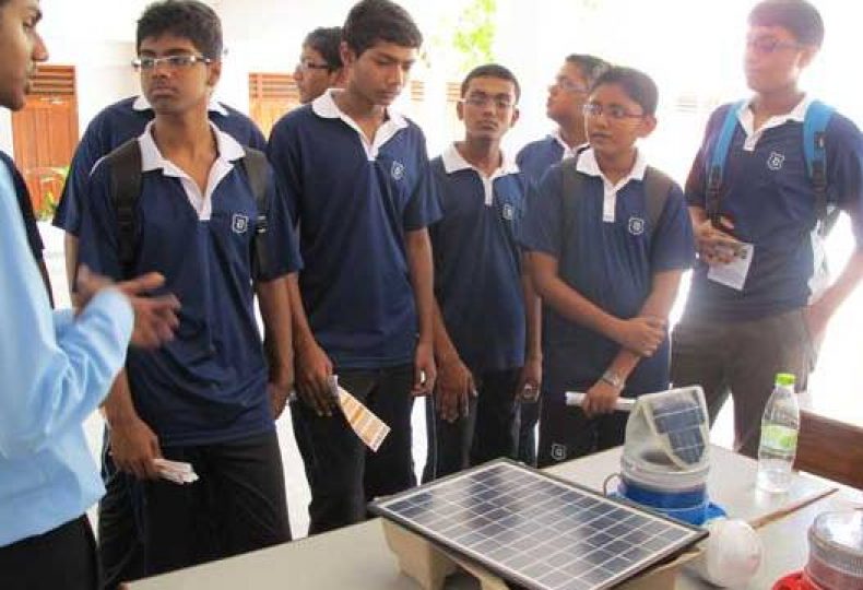 MEA Organizes a Renewable Energy Exhibition to mark Earth Hour 2012