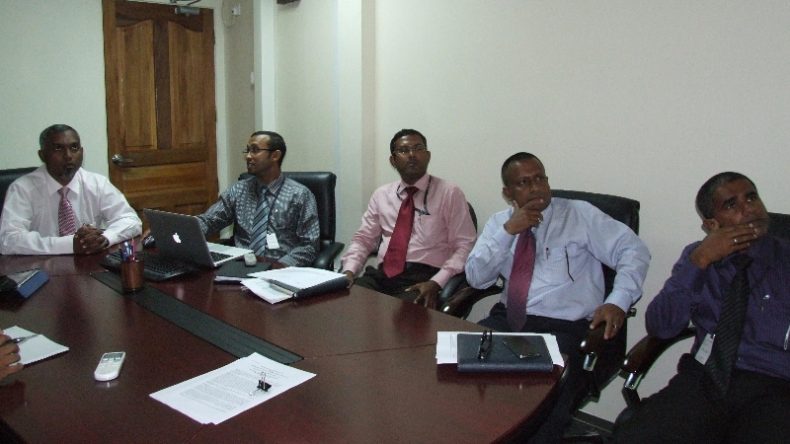 Minister Dr. Mohamed Muizzu meets with the senior officials of STELCO regarding the power cuts in Male’